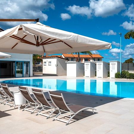 Icaro Residence Apartments With A Beautiful Pool 圣亚加塔·迪·米利特 外观 照片