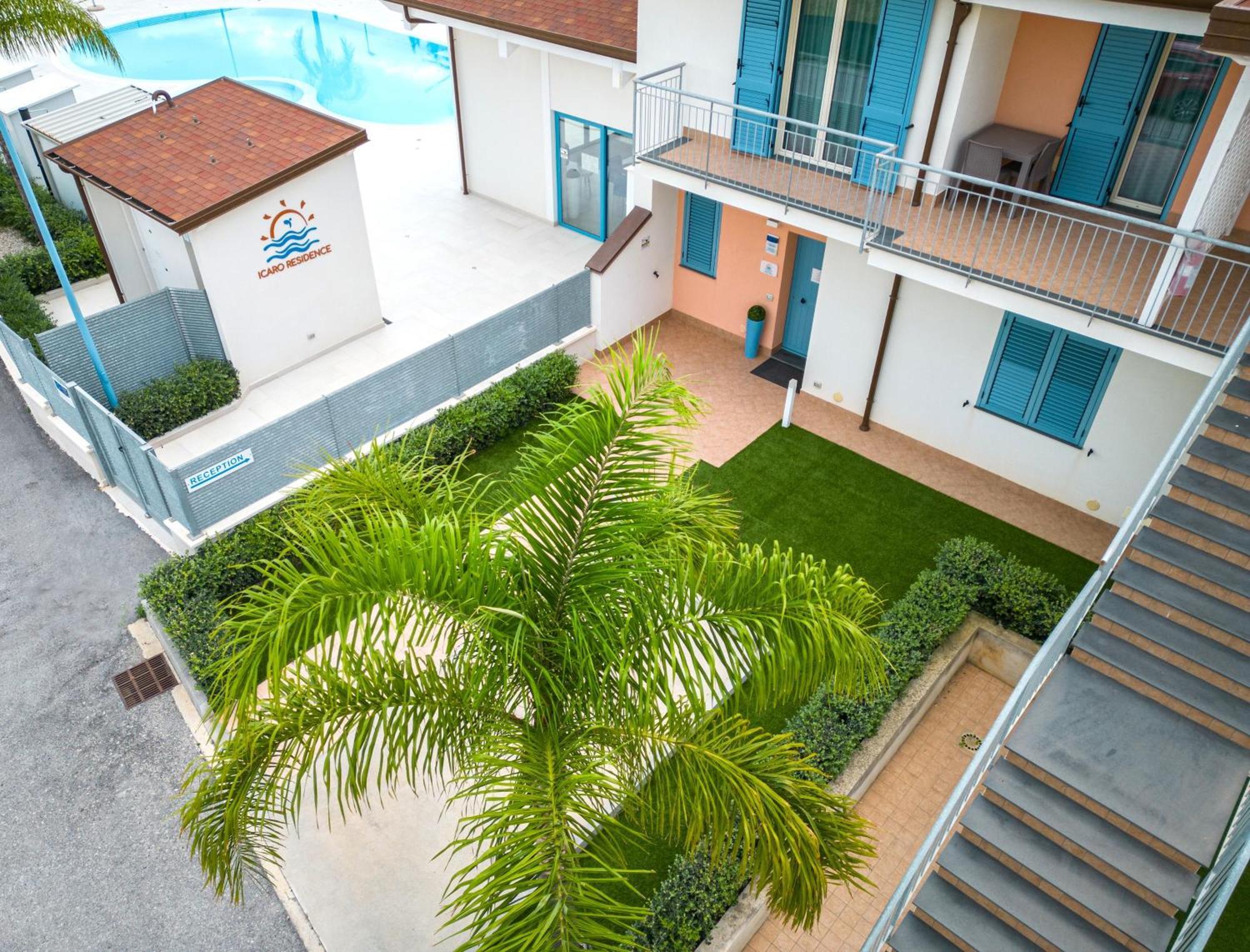 Icaro Residence Apartments With A Beautiful Pool 圣亚加塔·迪·米利特 外观 照片
