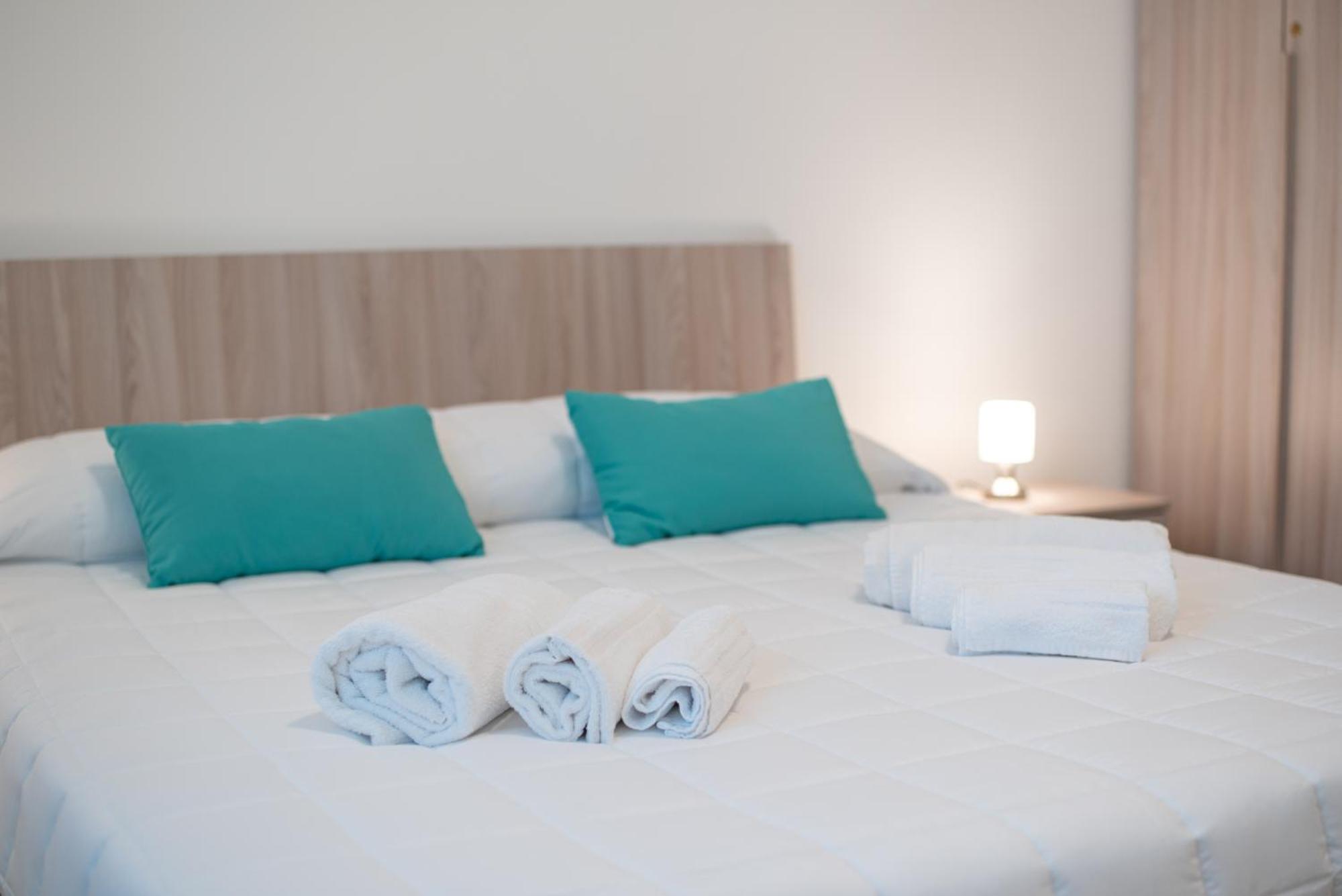 Icaro Residence Apartments With A Beautiful Pool 圣亚加塔·迪·米利特 外观 照片