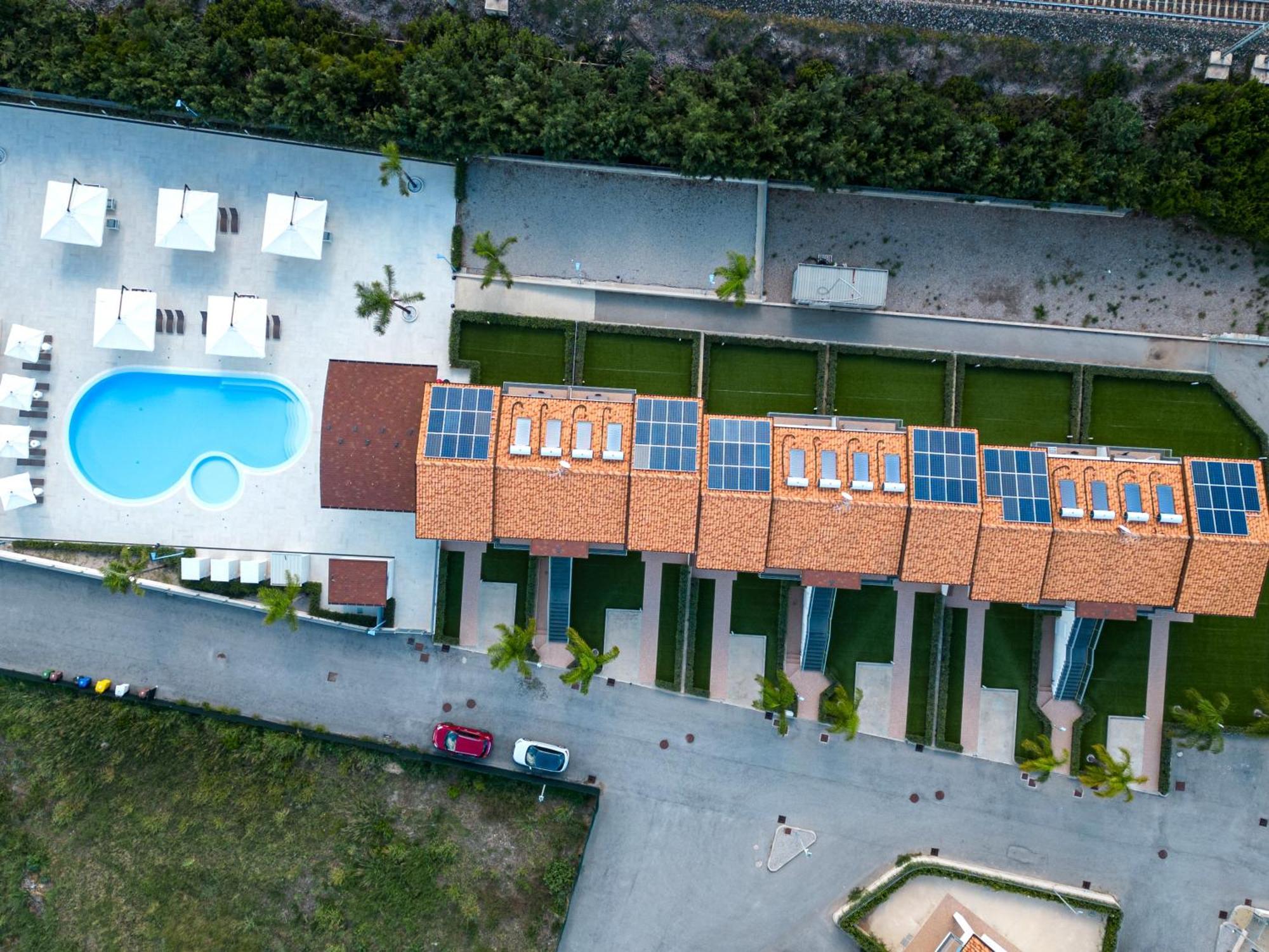 Icaro Residence Apartments With A Beautiful Pool 圣亚加塔·迪·米利特 外观 照片